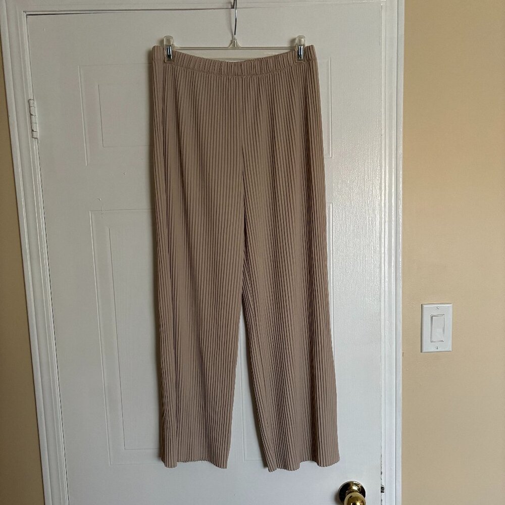 UNIQLO Pleated Straight Pants